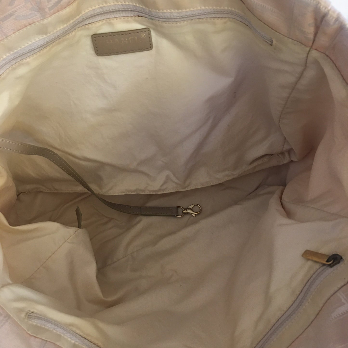 CHANEL Shoulder Bag in Beige Fabric