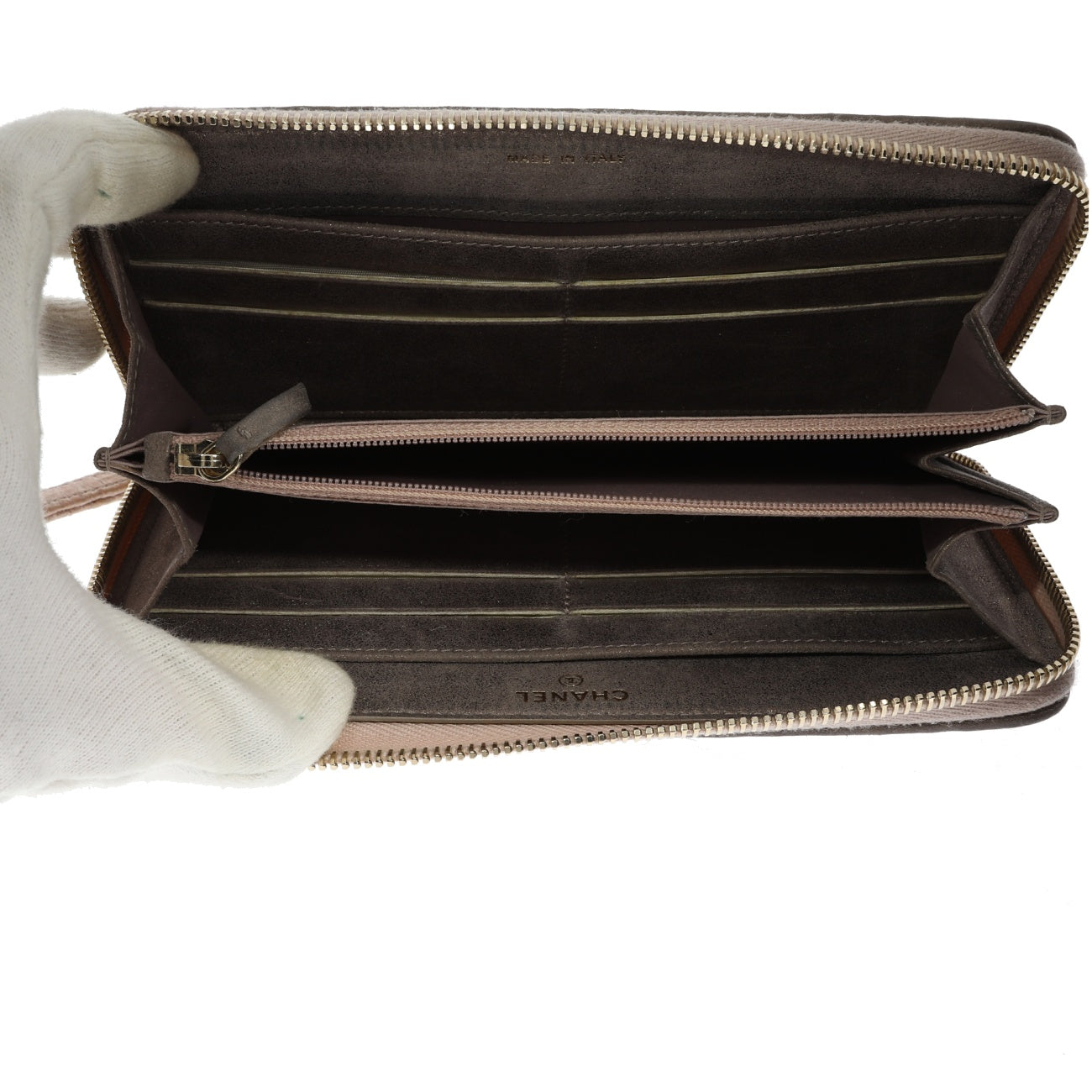 CHANEL Wallet in Beige Leather
