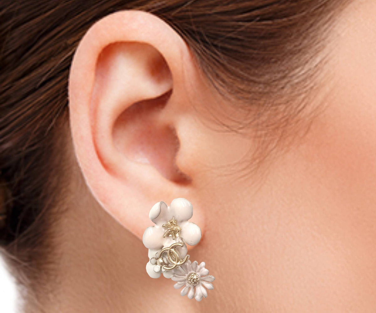 Top Quality Chanel Gold CC 3 Ivory Flowers Piercing Earrings