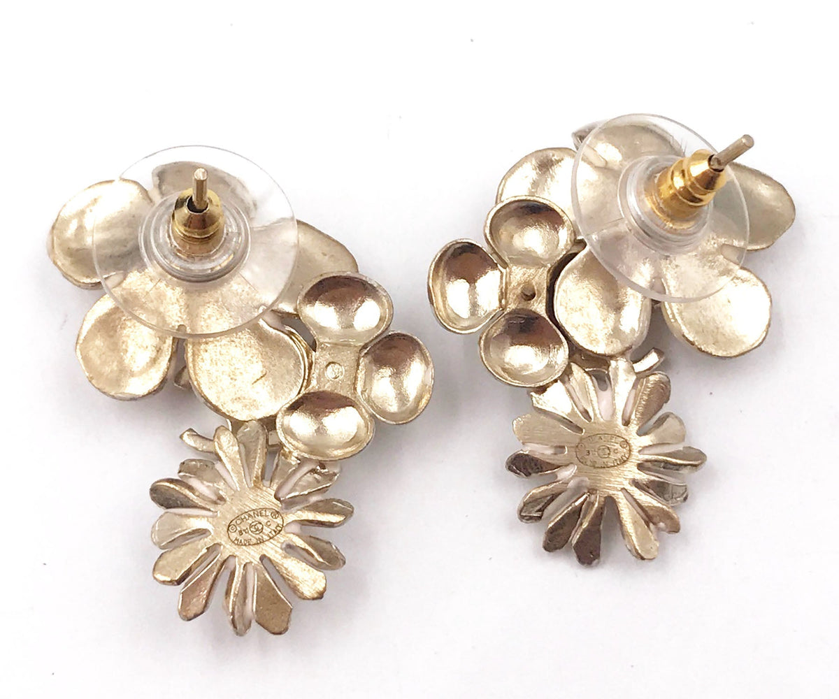 Top Quality Chanel Gold CC 3 Ivory Flowers Piercing Earrings