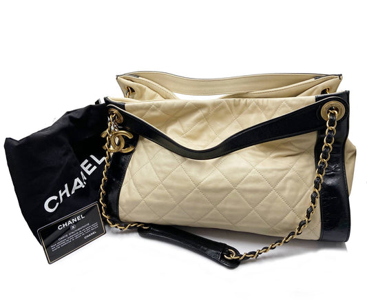 CHANEL Ivory Black Leather Hand Shoulder Bag
