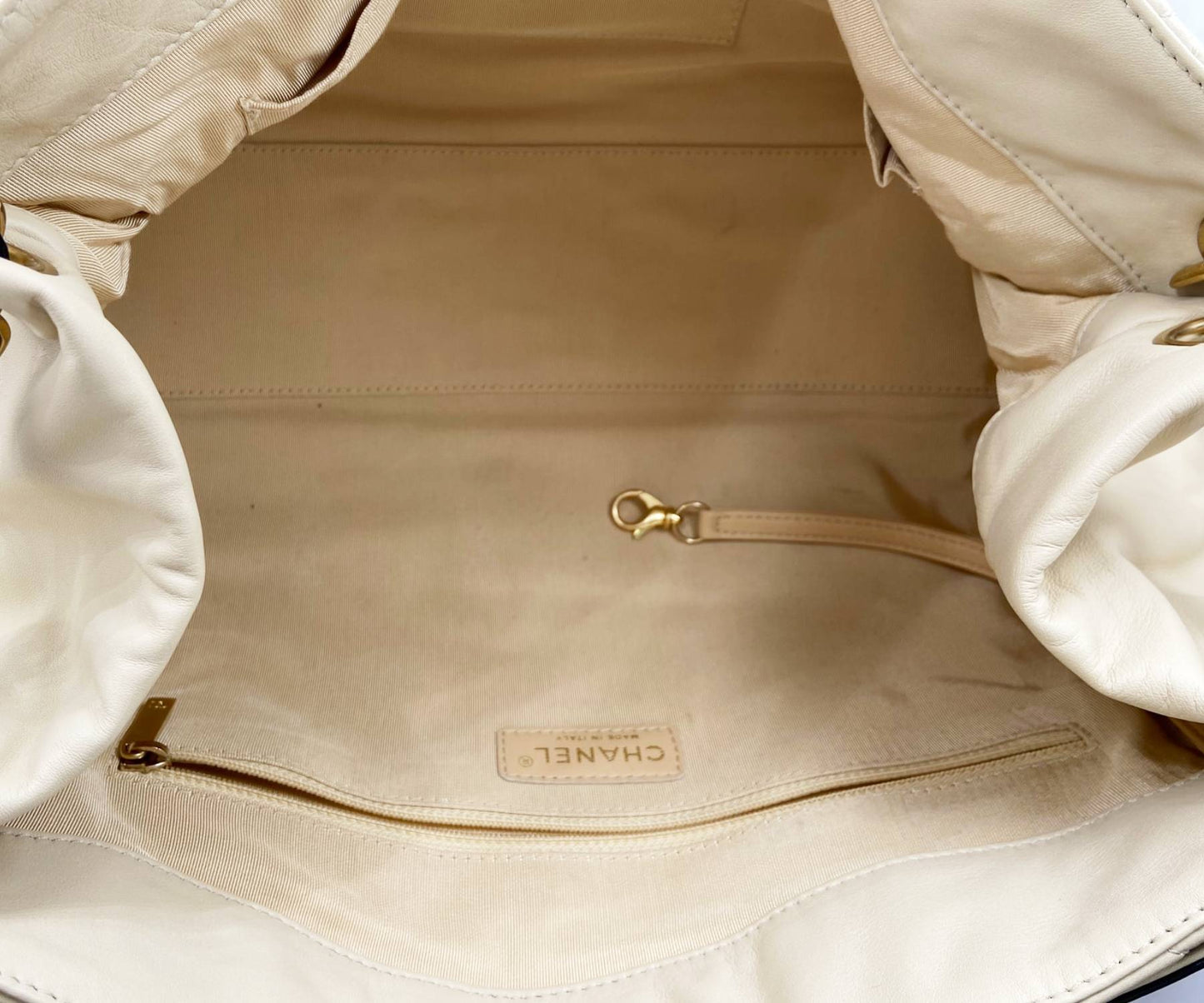 Top Quality Chanel Ivory Black Leather Hand Shoulder Bag