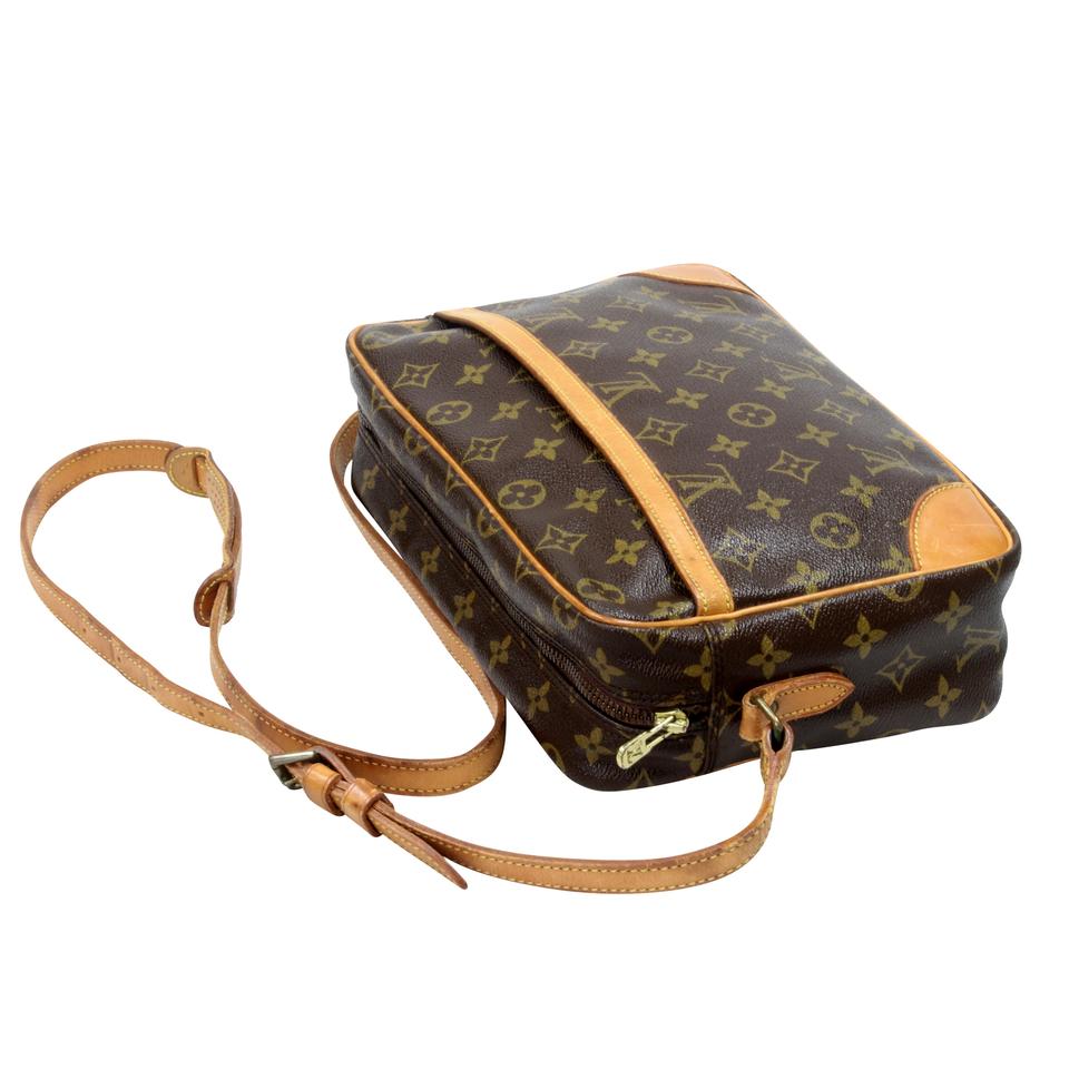 Louis Vuitton Monogram Canvas Cross Body Travel Bag LV-0916N-0020