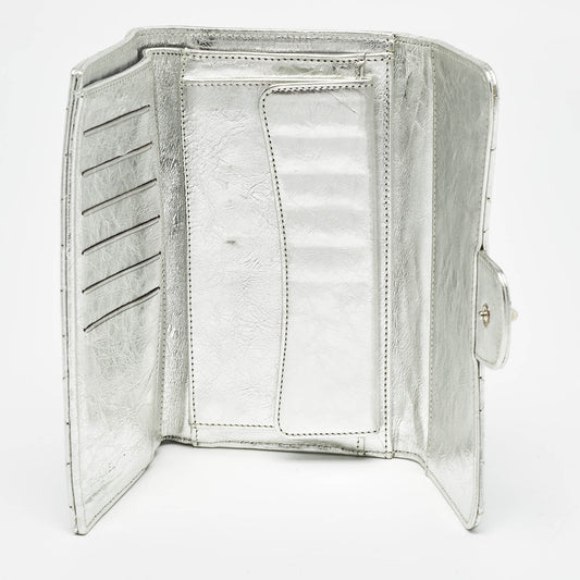 CHANEL Silver Quilted Patent Leather Reissue Continental Wallet