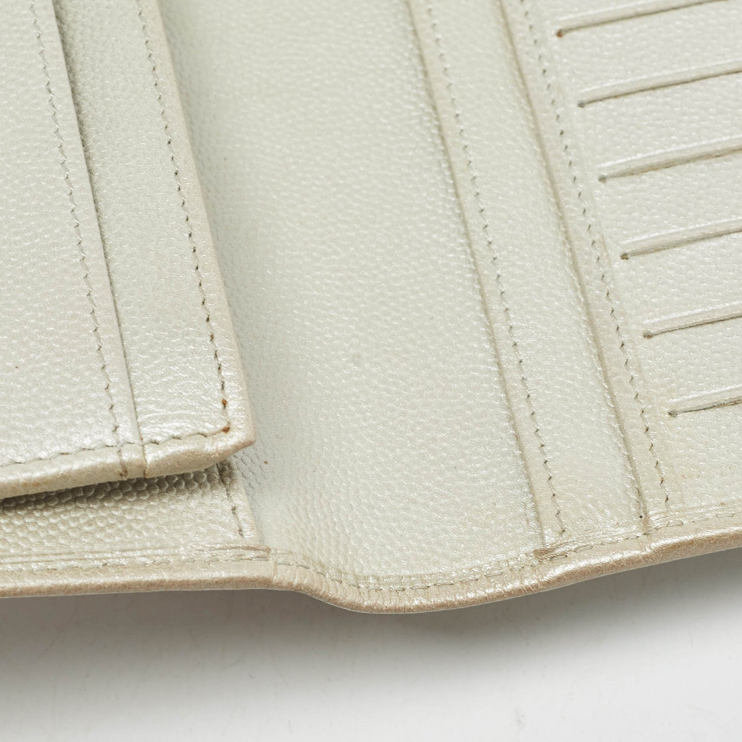 CHANEL Pearl White Caviar Leather CC L Yen Continental Wallet