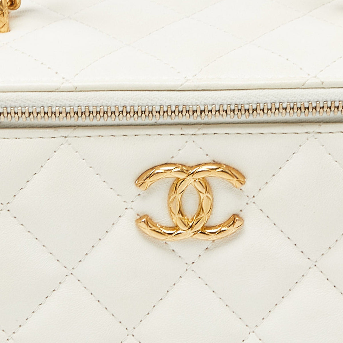 CHANEL Off White Quilted Leather Vanity Case Chain Bag