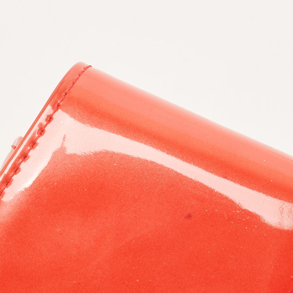 LOUIS VUITTON Rouge Grenadine Vernis Sobe Clutch