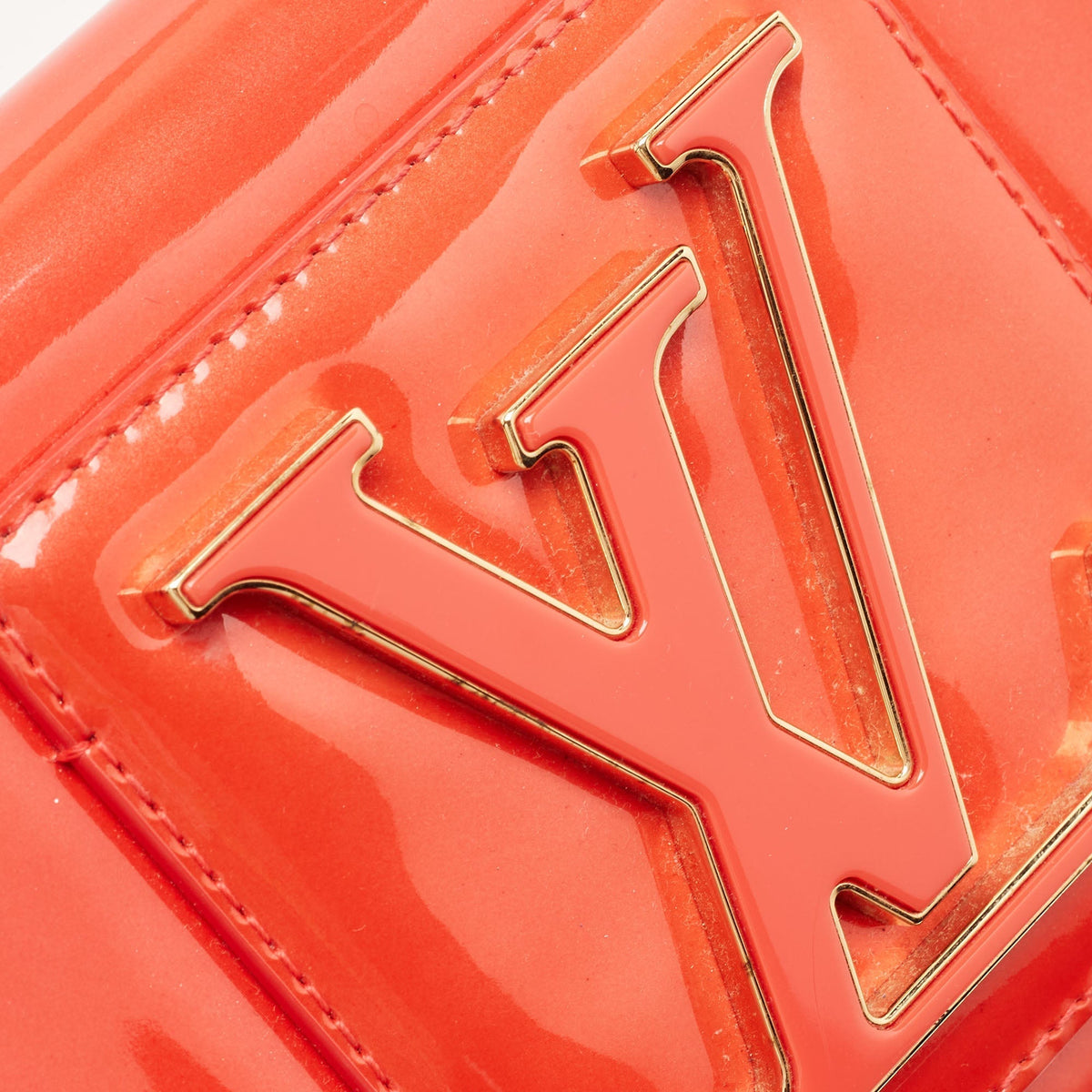 LOUIS VUITTON Rouge Grenadine Vernis Sobe Clutch