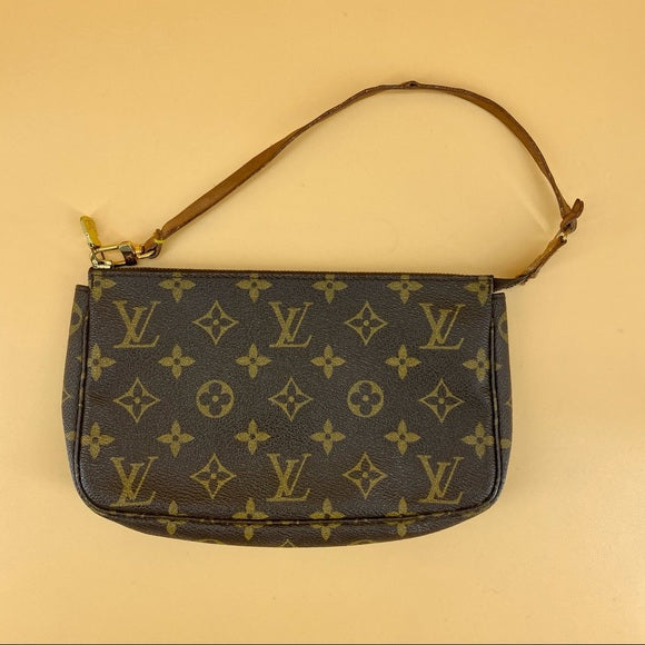 LOUIS VUITTON pochette accessories shoulder bag