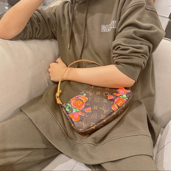LOUIS VUITTON Monogram Stephen Sprouse Roses pochette
