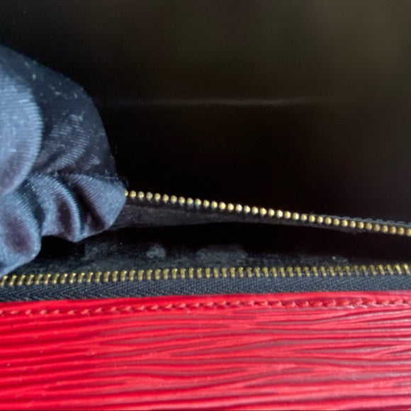 LOUIS VUITTON Red Metie Vintage handbag