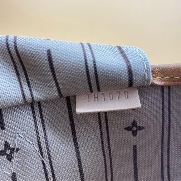 LOUIS VUITTON Neverfull GM tote