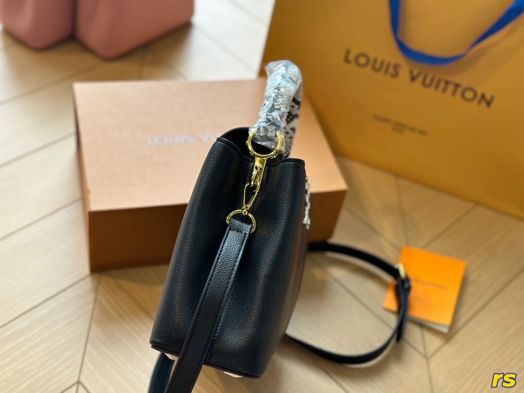 Louis Vuitton Capucines Handbag( 27cm)