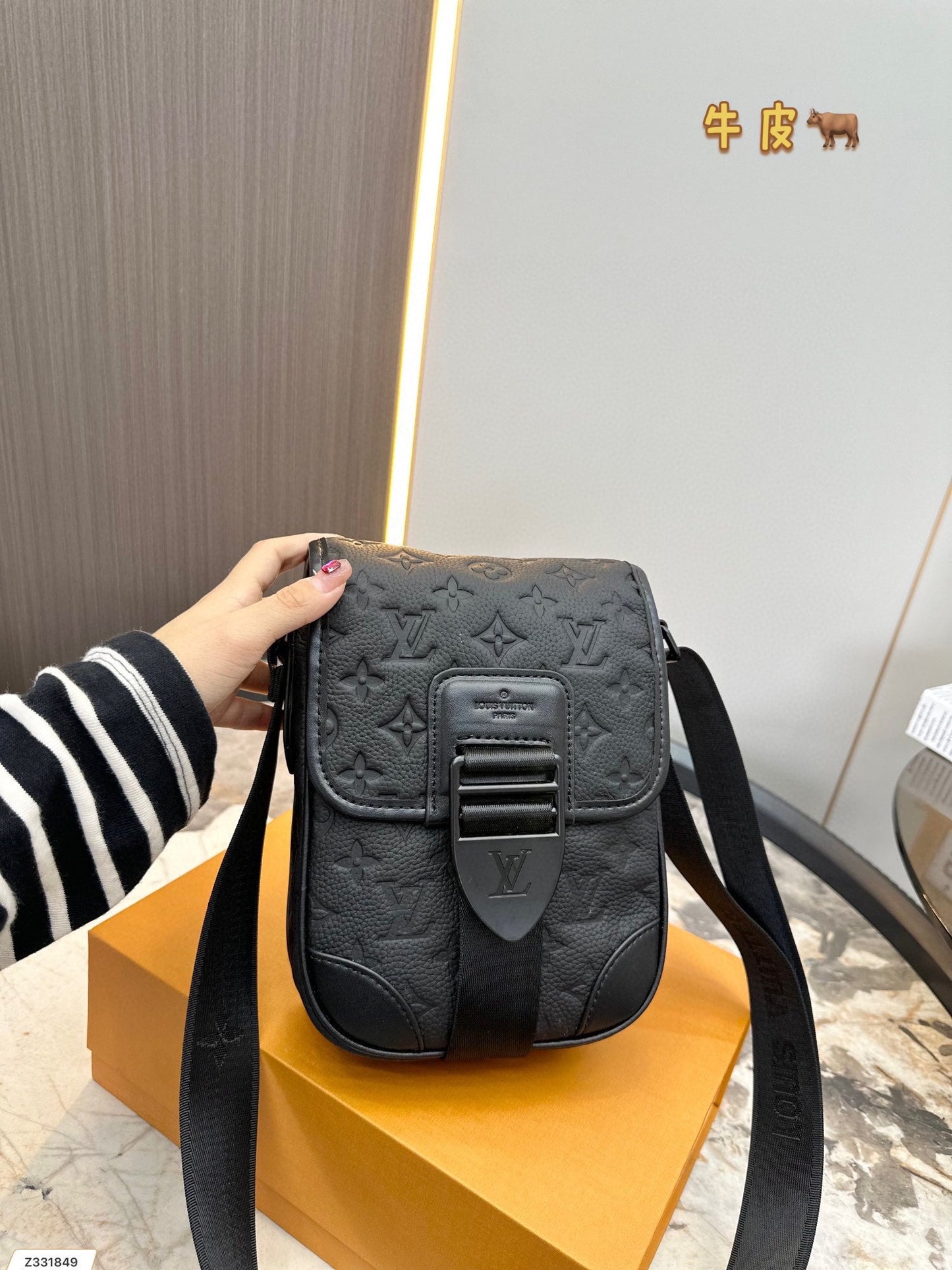 Louis vuitton handbags ( crossbody)