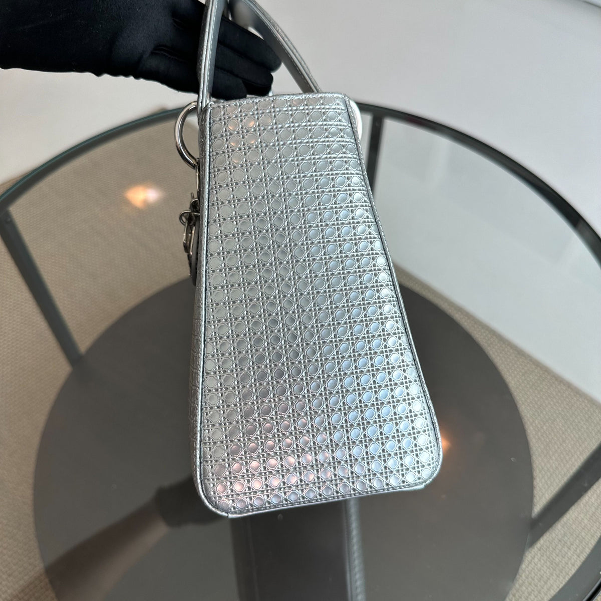 *No Strap* Lady Medium Micro-Cannage Metallic Limited Edition Silver SHW