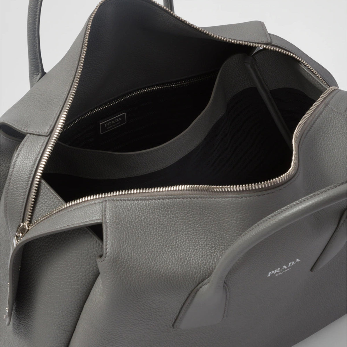 Leather travel bag