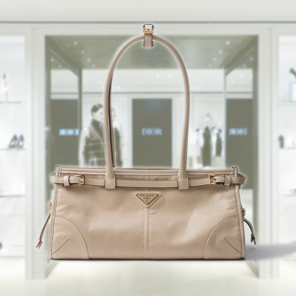 Medium leather handbag