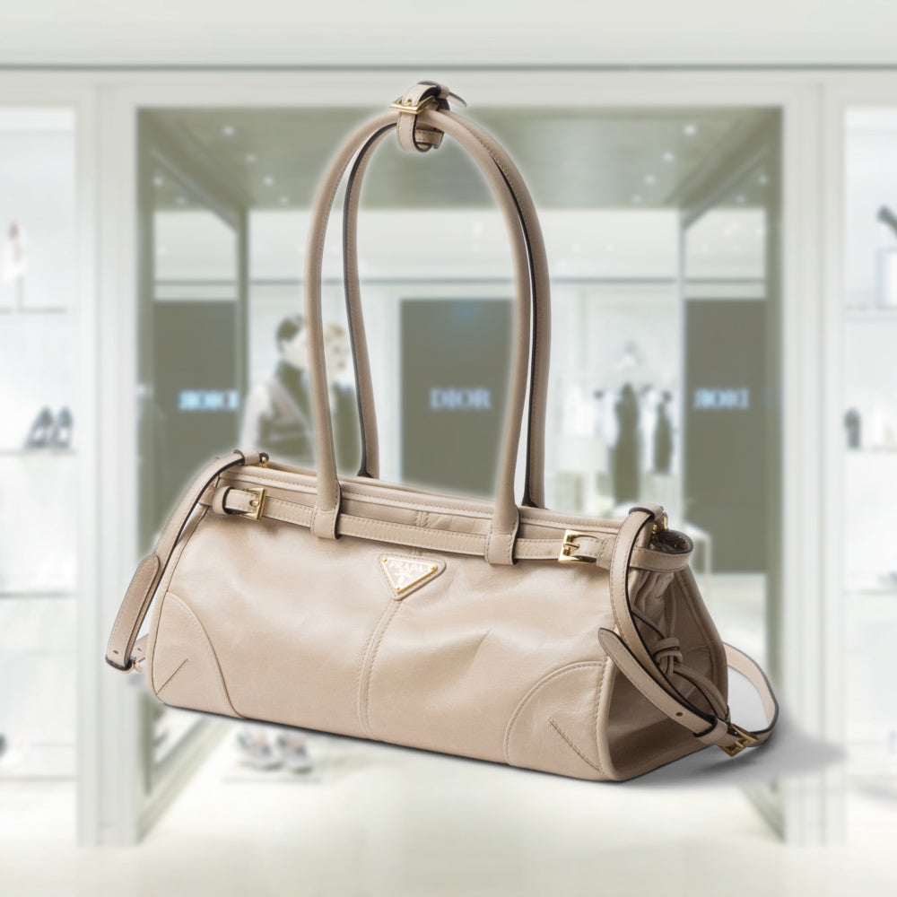 Medium leather handbag