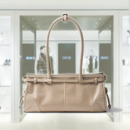 Medium leather handbag