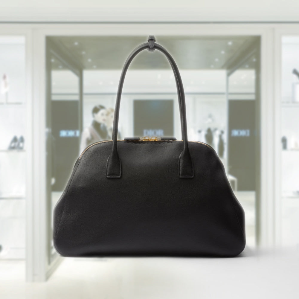 Medium leather tote bag with zipper closure