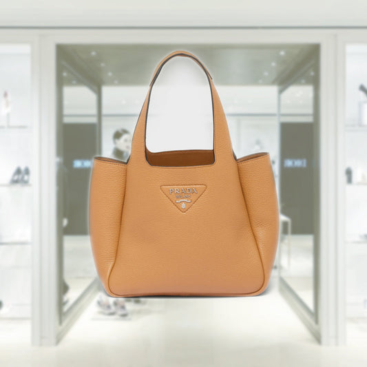 Medium leather tote