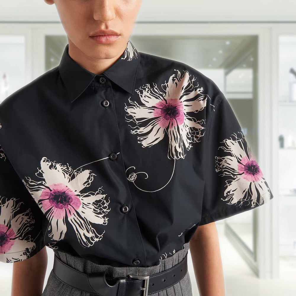 Short-sleeved printed poplin shirt