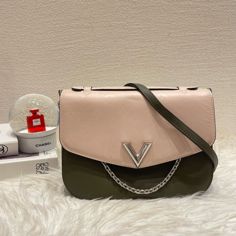 preloved HB11268Louis Vuitton messenger bag