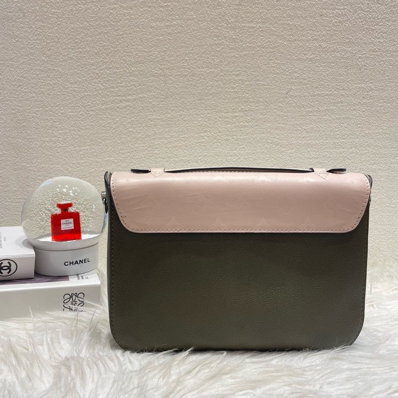 preloved HB11268Louis Vuitton messenger bag