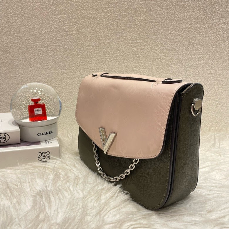 preloved HB11268Louis Vuitton messenger bag