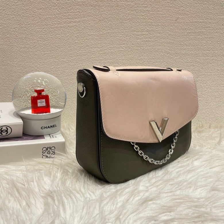 preloved HB11268Louis Vuitton messenger bag