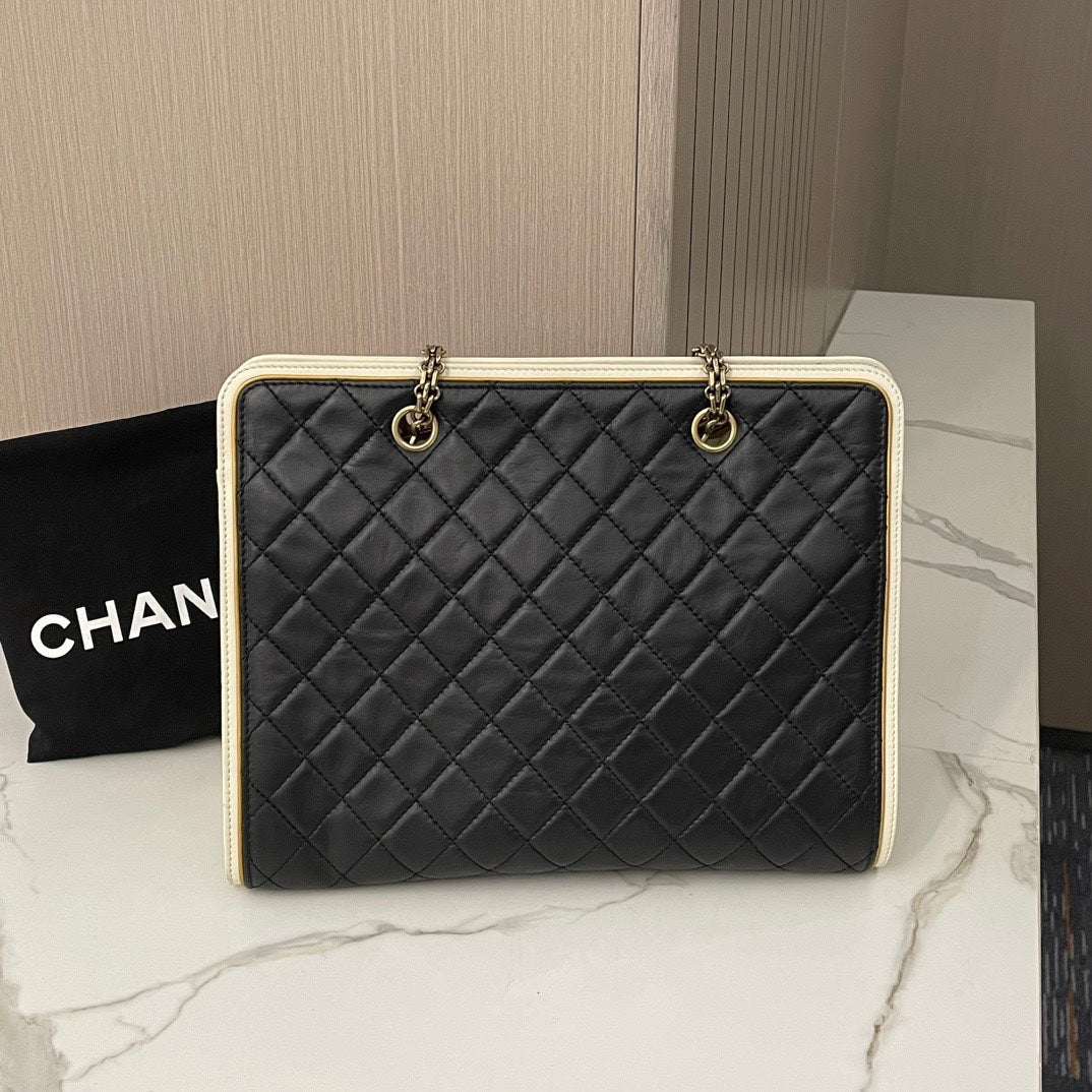 Chanel Tote Bag, Elegant and Comfortable, 17xxxxxx Purchased in 2013