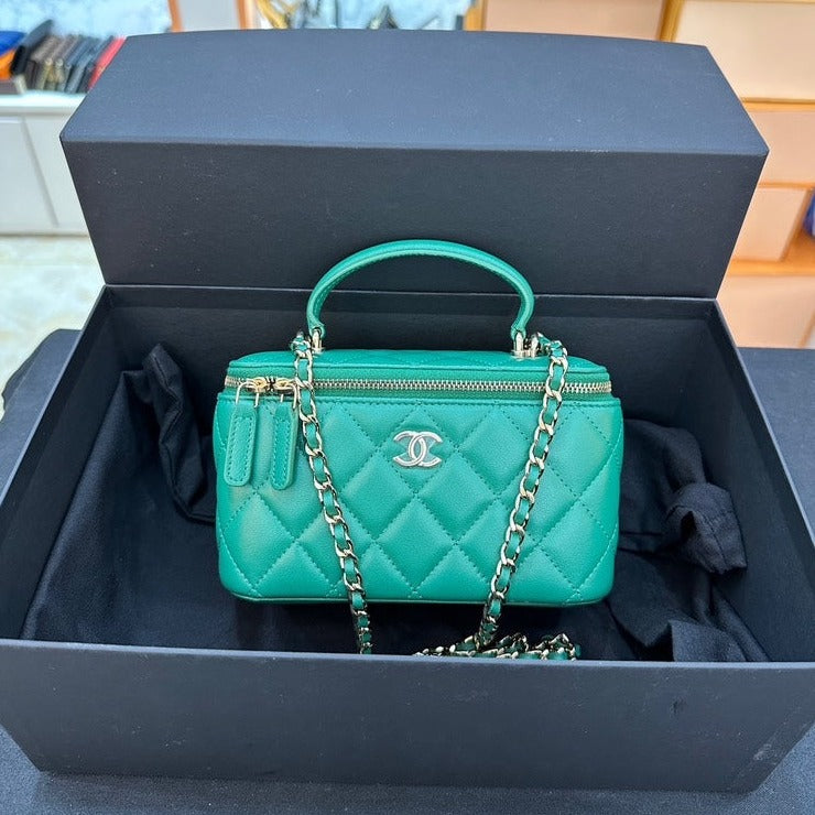 Chanel Vanity With Chain Lambskin Gold Metal With Chip 22A Full Set 17*10*9cm