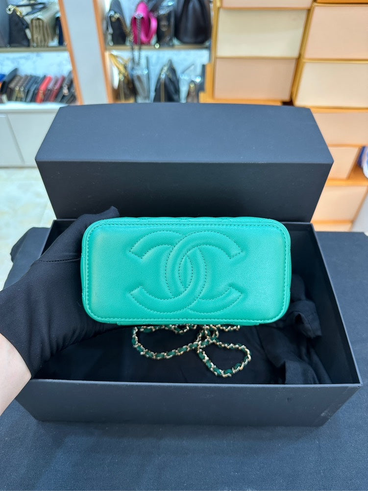 Chanel Vanity With Chain Lambskin Gold Metal With Chip 22A Full Set 17*10*9cm
