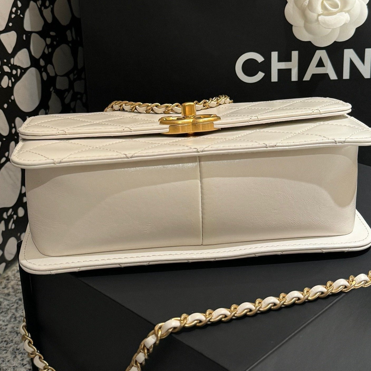 Chanel 21A Shoulder/Crossbody Bag Microchip #10932