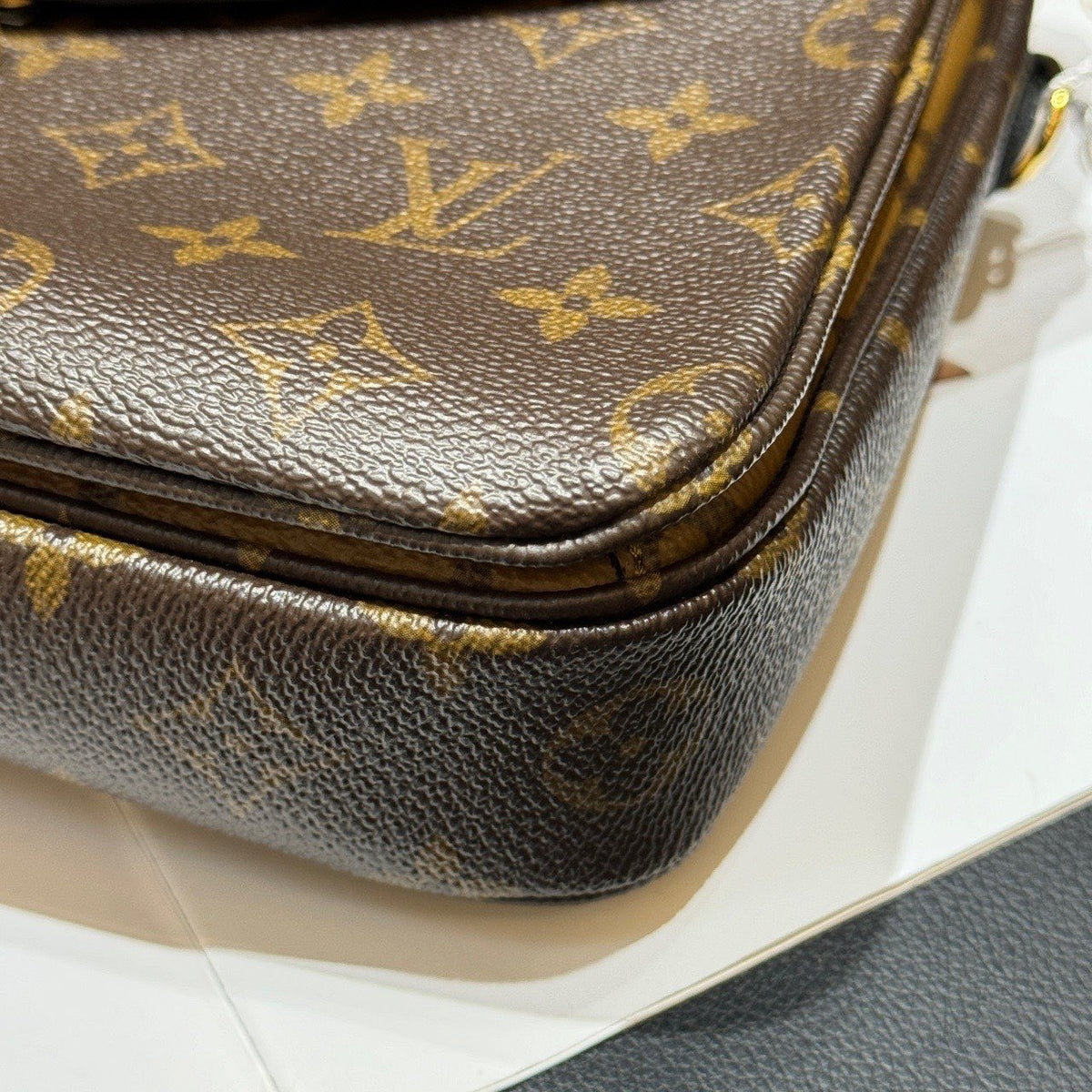 Louis Vuitton Pochette Metis Monogram Canvas Beige Medium