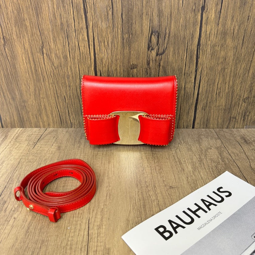 Ferragamo Red Leather Crossbody Bag 17x13x5cm