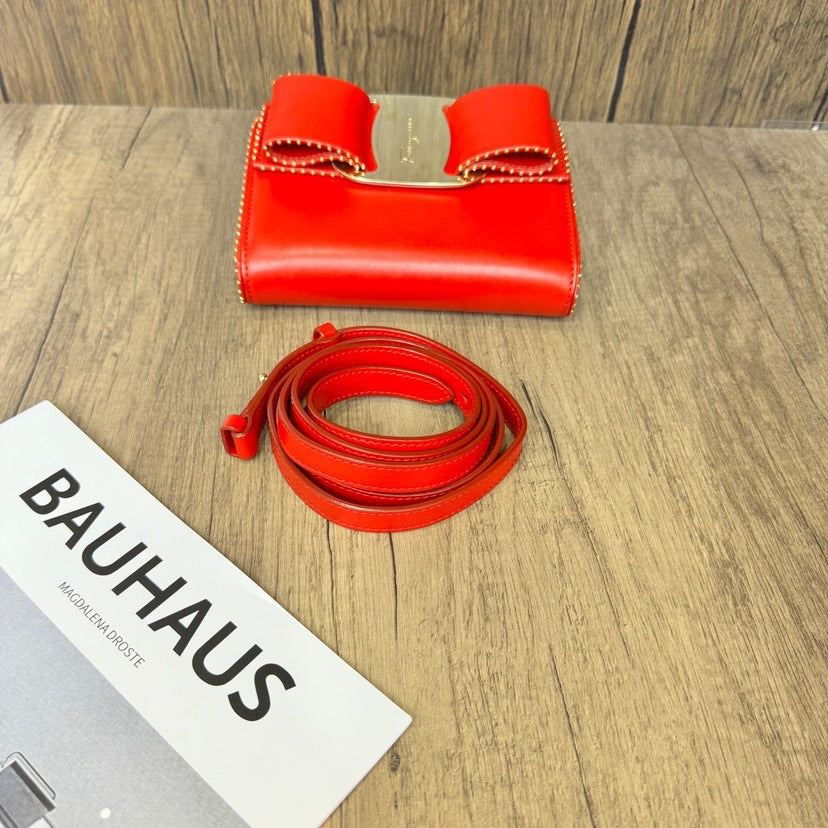 Ferragamo Red Leather Crossbody Bag 17x13x5cm