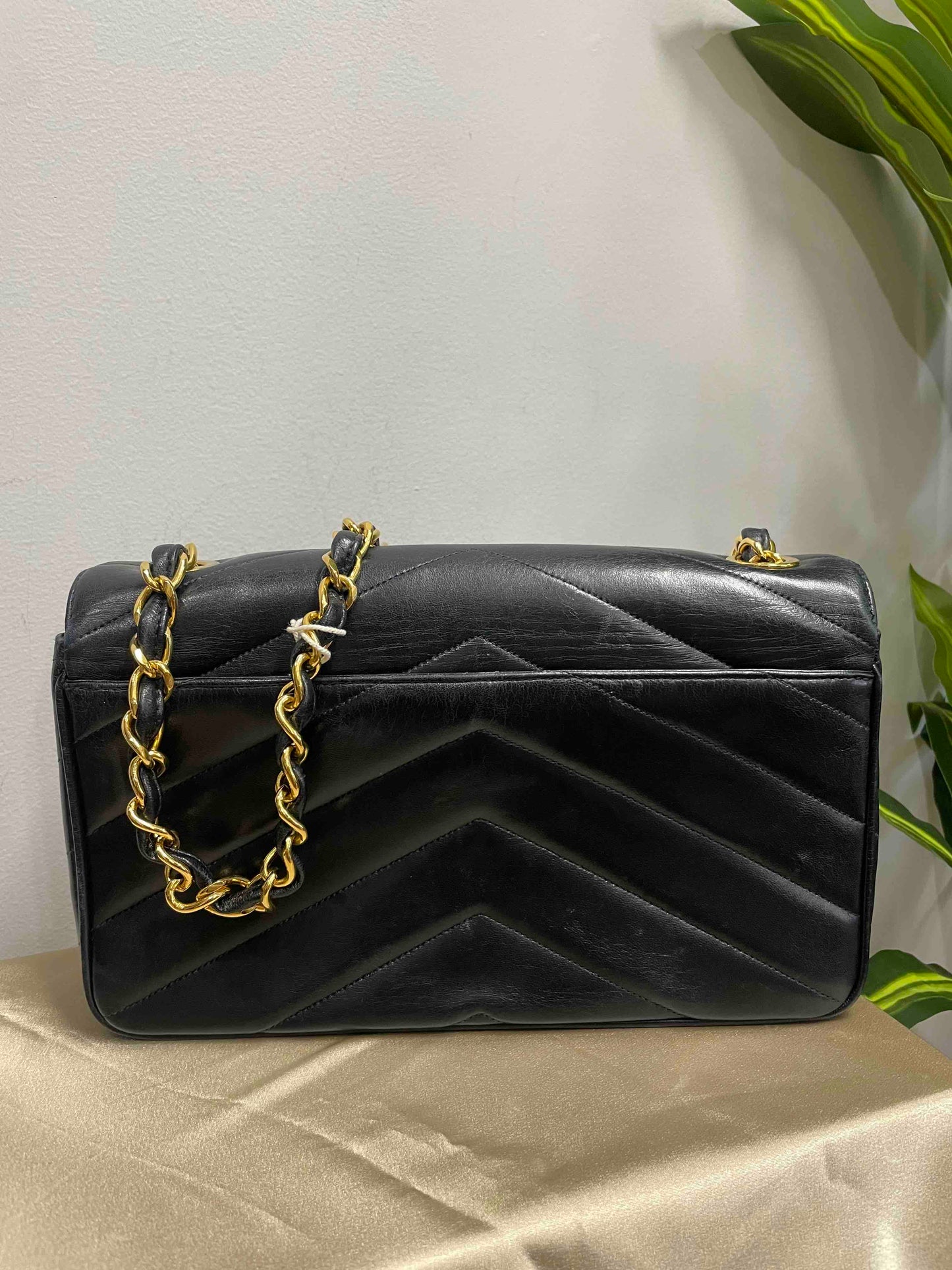 Chanel ChainBag Classic Black Leather Shoulder Bag