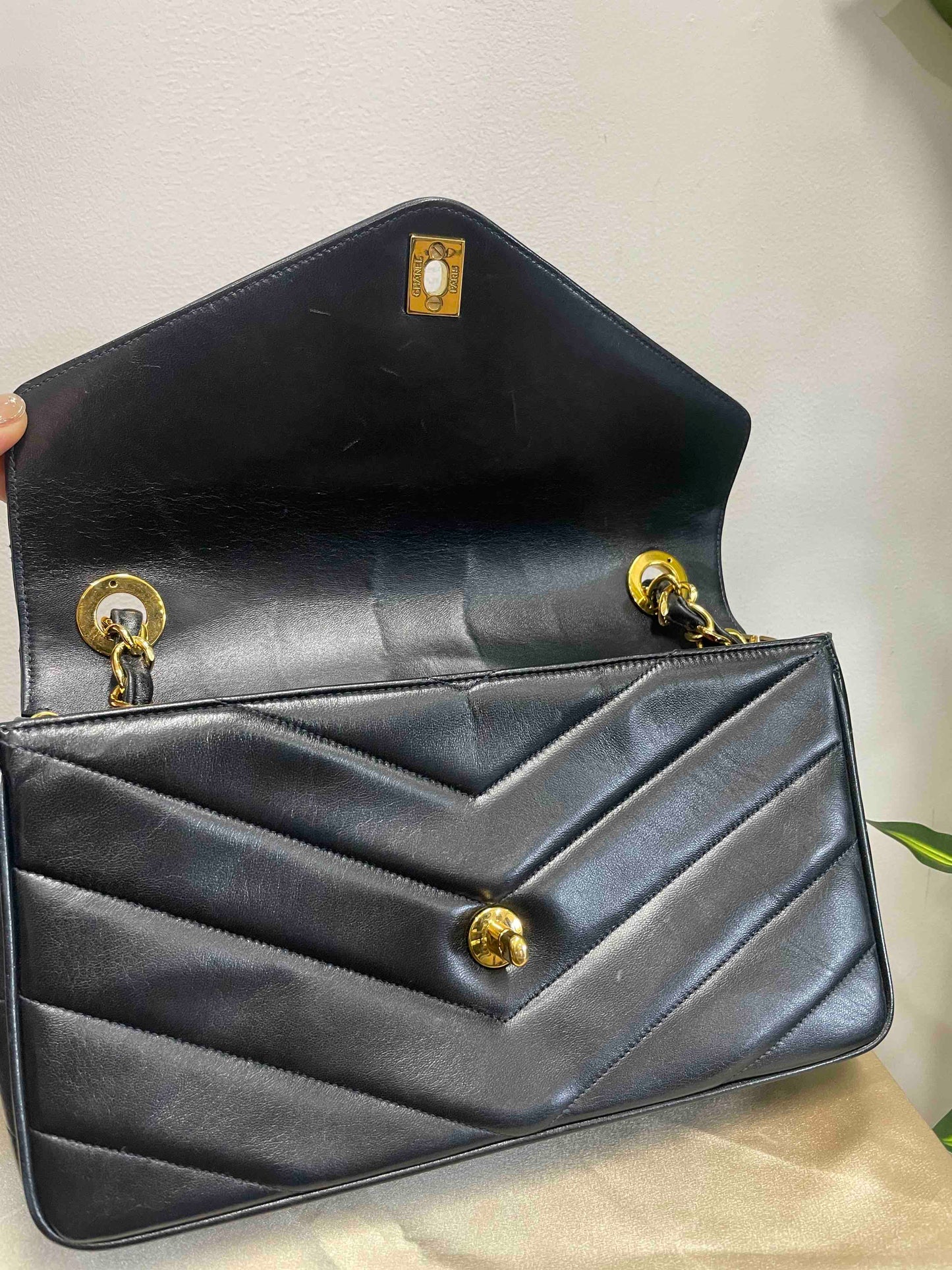 Chanel ChainBag Classic Black Leather Shoulder Bag