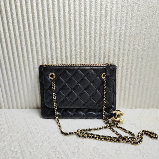 Chanel Preloved Chanel 11947950 Black Quilted Shoulder Bag