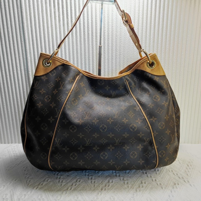 Preloved Louis Vuitton Monogram Canvas Hobo Bag in Brown