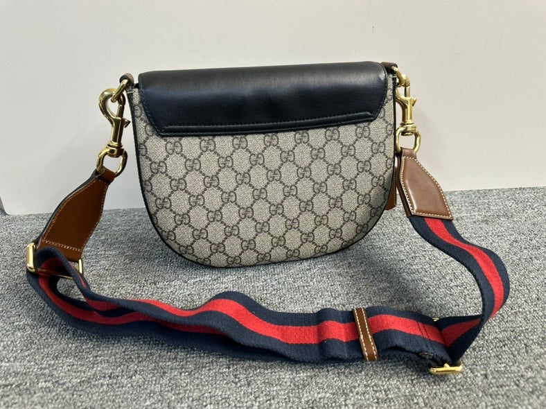 Gucci GG Supreme Saddle Bag Beige/Black