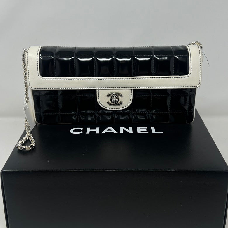 Chanel Patent Leather Chain Shoulder Bag AF472 Black and White