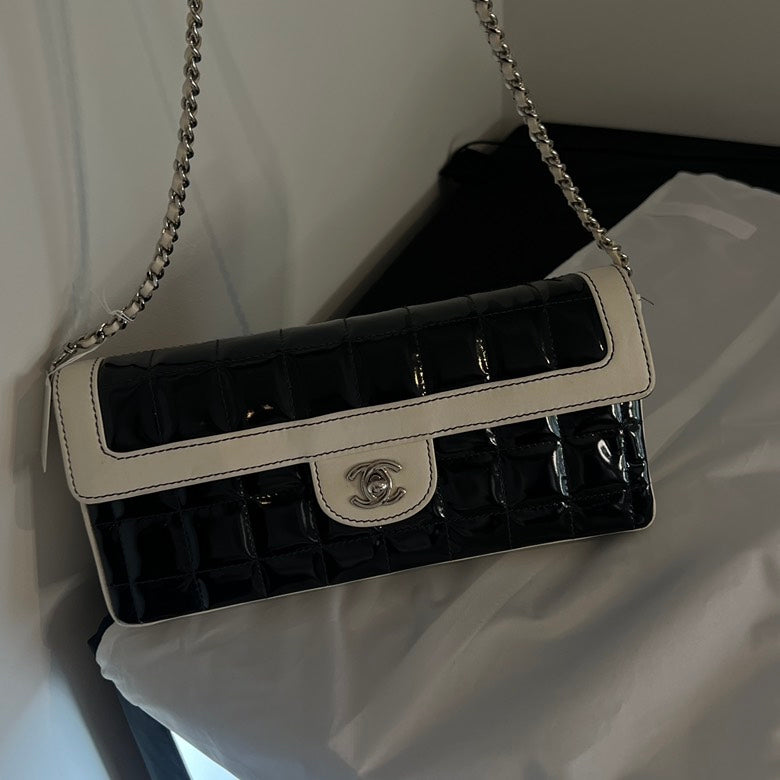 Chanel Patent Leather Chain Shoulder Bag AF472 Black and White