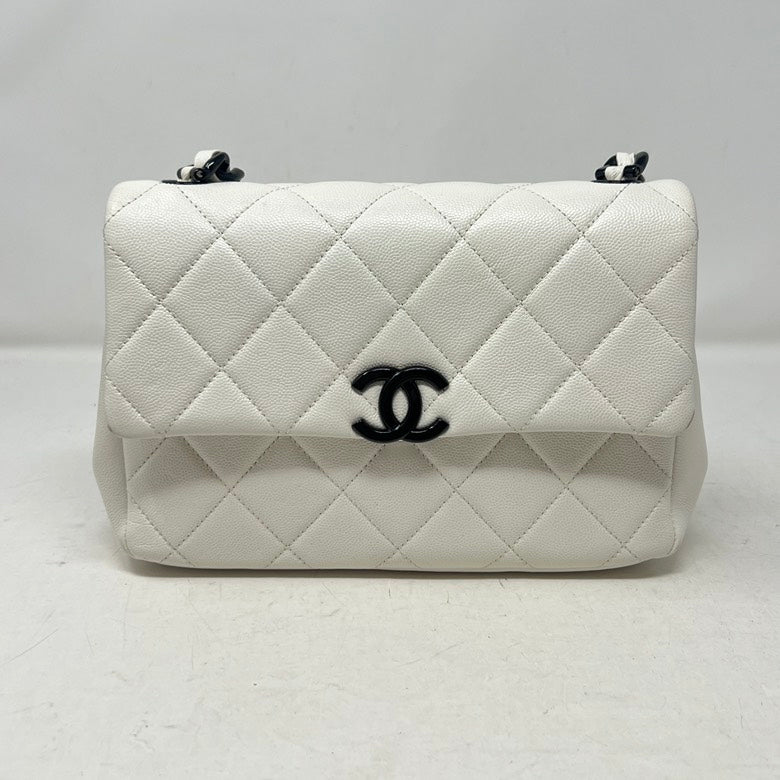 Chanel  Leather Chain Shoulder Bag AE896 White Quilted