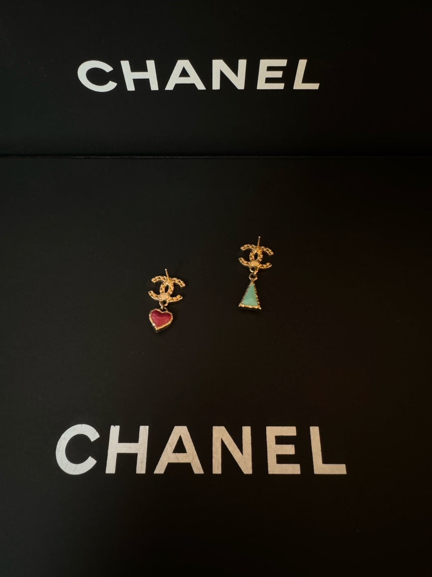 Chanel Geometric Pattern CC Diamond Grid Relief Earrings Black Earrings