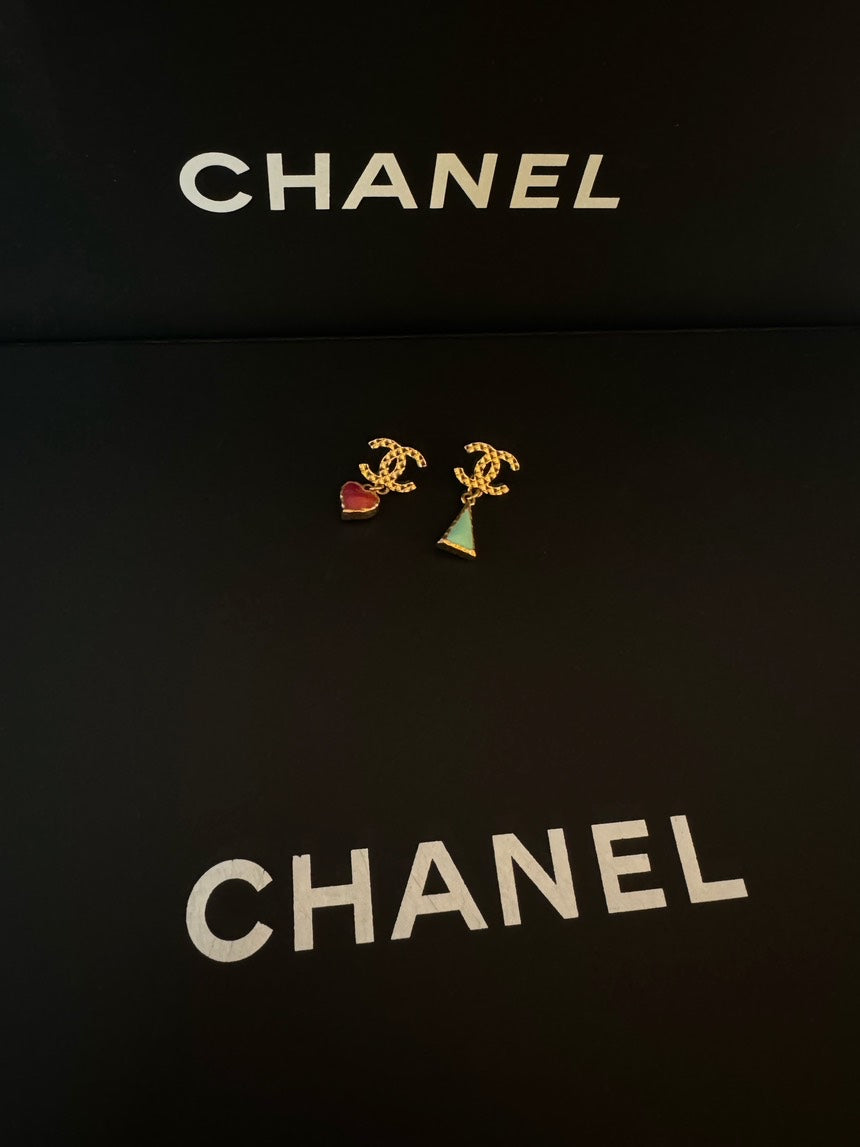 Chanel Geometric Pattern CC Diamond Grid Relief Earrings Black Earrings