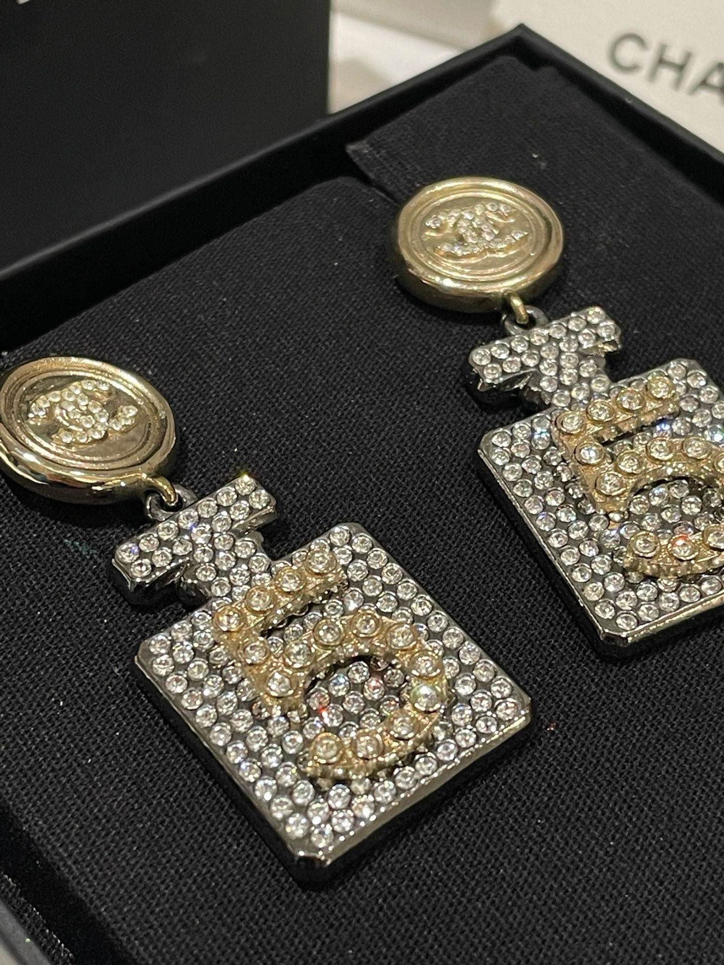 Chanel 21A No5 Drop Earrings Gold Crystal Brand New