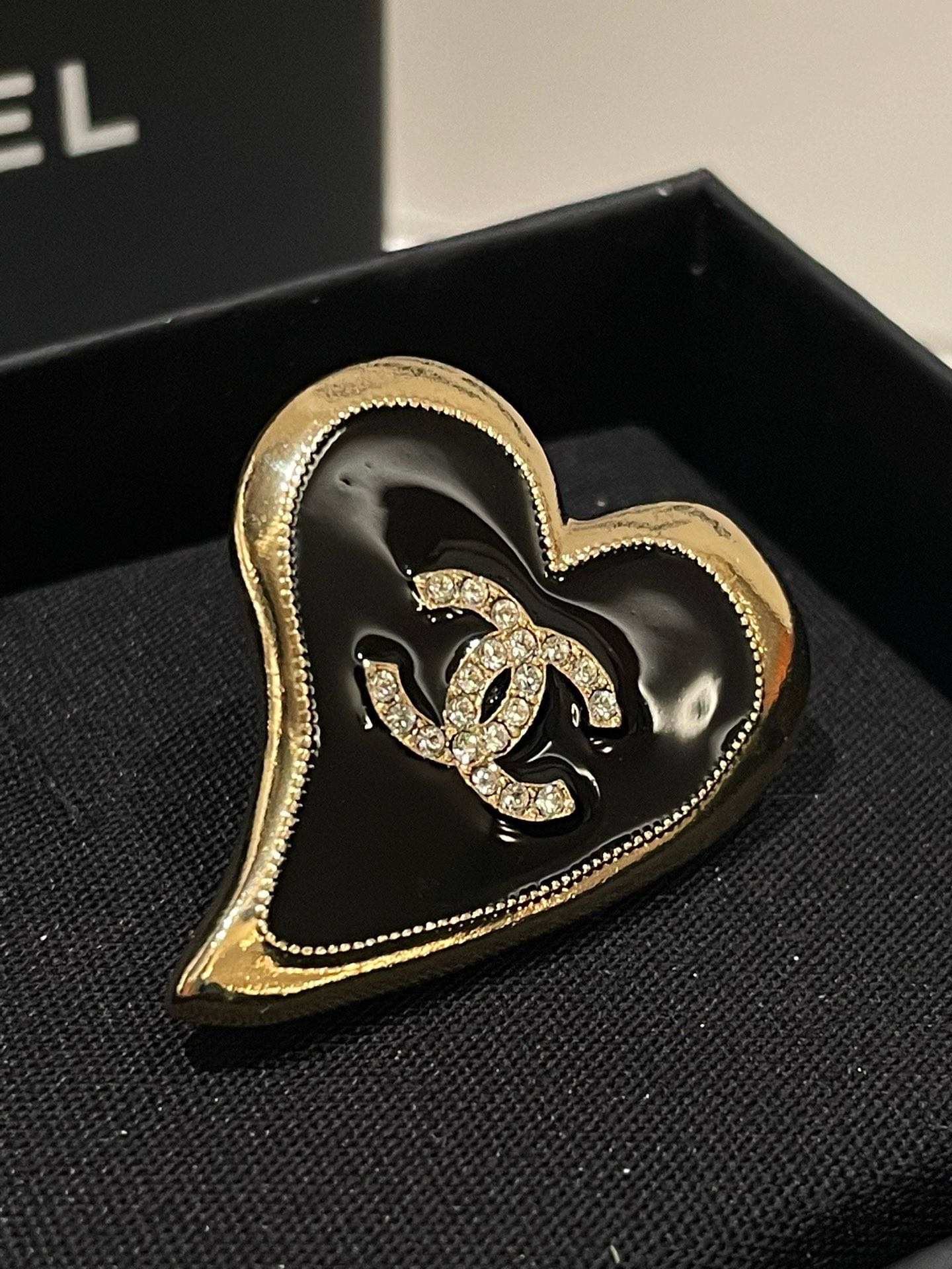 Chanel 22P Heart Brooch Black Brooches