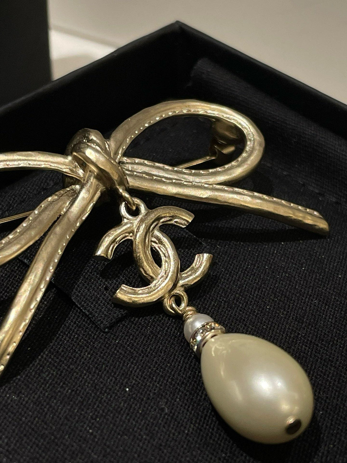 New Chanel 22S Bow Tie Brooch Gold Pearl Brooch #13596